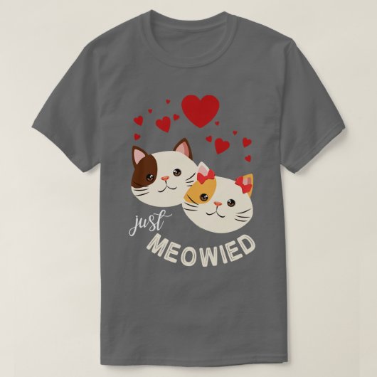 猫が抱き合結婚う結婚したハッピー Tシャツ (デザイン正面)