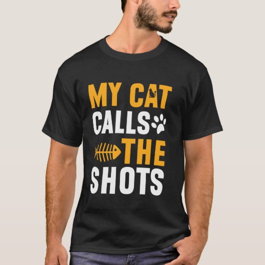 猫が指示を出す猫パパ Tシャツ (正面)