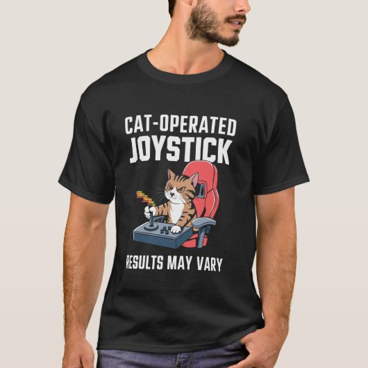 猫が操作するジョイスティック 結果はさまざま 猫とゲーム Tシャツ (正面)