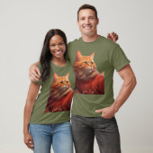 猫が支配するTシャツを着たオレンジタビー猫 Tシャツ (ユニセックス)