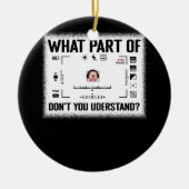 猫が書より良い生活を送れるようにするコード セラミックオーナメント (正面)