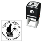 猫が本に座るコーヒーライブラリーの名前 セルフインキングスタンプ (インサイチュ)