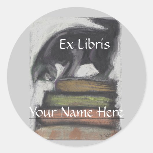 猫が本を積み重ねて立つ – オリジナルアート ラウンドシール (正面)