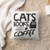 猫が本を読むコーヒー本虫読のかわいい猫 クッション (ブランケット)