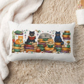 猫が本を読む居心地の良い図書館の情景 ランバークッション (ブランケット)