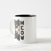 猫が監視中 Meow Pun ツートーンマグカップ (正面左)