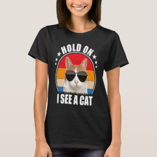 猫が目に入る 女性 キャットパーソン ネコ好き Tシャツ