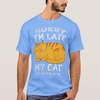 猫が私の上に座るのが遅くなってごめんなさいおもしろい。 Tシャツ