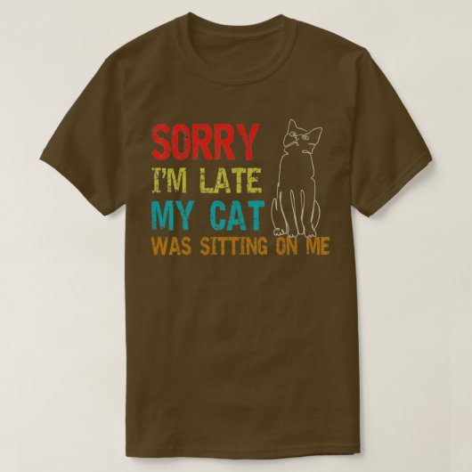 猫が私の上に座るのが遅くなってごめんなさい Tシャツ (デザイン正面)