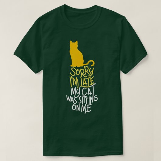 猫が私の上に座るのが遅くなってごめんなさい Tシャツ (デザイン正面)
