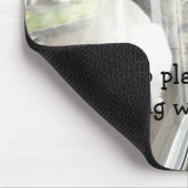 猫が窓辺に座る マウスパッド (コーナー)