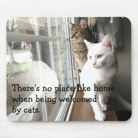 猫が窓辺に座る マウスパッド (正面)