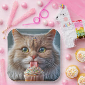 猫が誕生日のカップケーキをなめている ペーパープレート (パーティー)