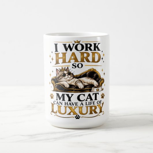 猫が贅沢な生活を送れるように一生懸命働いてる コーヒーマグカップ (中央)