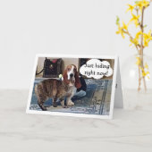 猫が隠れて欲しがるバスセットの犬誕生日 カード (黄色い花)