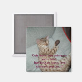 猫が離れ足をハートにプリントするが… マグネット (正面/裏面)