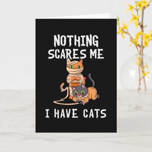 猫が面白いハロウィーン猫を飼っていて何も怖くない カード (黄色い花)