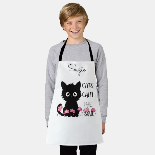 猫が魂を穏やかにする可愛い黒猫ピンクの花 エプロン (着用した状態)