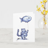猫が魚を飛ばすお見舞いカード カード (黄色い花)