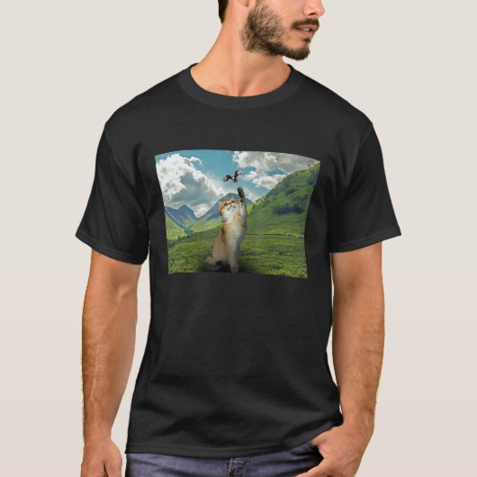 猫が鷲を捕まえる Tシャツ (正面)