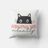 猫が黙って君を判断する クッション (裏面)