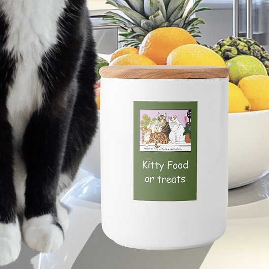 猫たちが担当している フードラベル