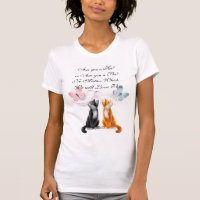 猫ちゃんと蝶がTシャツを期待