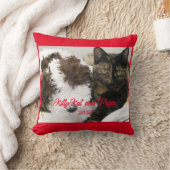 猫とおもちゃの犬またはペットの写真の赤いトリム クッション (ブランケット)