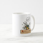 猫とのビーグル犬によってつかまえられる踊り コーヒーマグカップ (正面右)