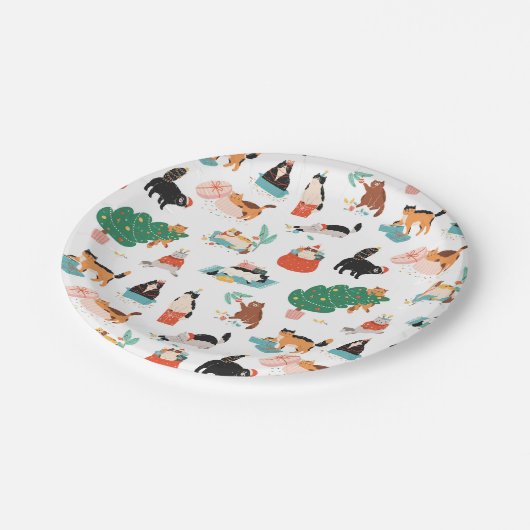 猫とよくはしゃぐクリスマスツリーのパターン ペーパープレート (アングル)
