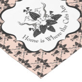 猫とキャットニップのダマスクのルックパターン ショートテーブルランナー (コーナー)