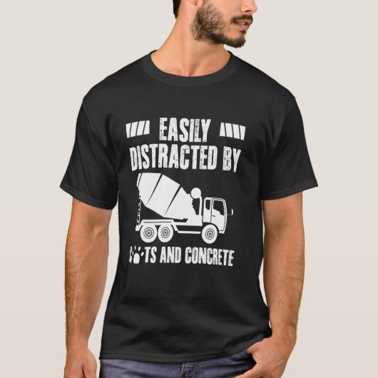 猫とコンクリート作業員クルーに簡単に気を取られる Tシャツ (正面)