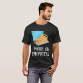 猫とコンピューター Tシャツ (正面フル)