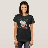 猫とコーヒーが大好きな女性 Tシャツ (正面フル)