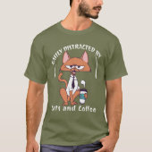 猫とコーヒーに惑わされがち 猫好きのためのおもしろデザイン Tシャツ (正面)