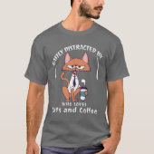 猫とコーヒーに惑わされる面白い猫好き Tシャツ (正面)