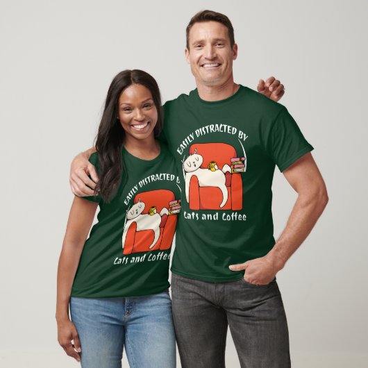 猫とコーヒーに惑わされる 面白い 猫好き Tシャツ (ユニセックス)