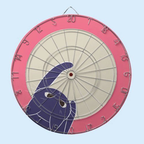 猫とダーツ 下から ダーツボード