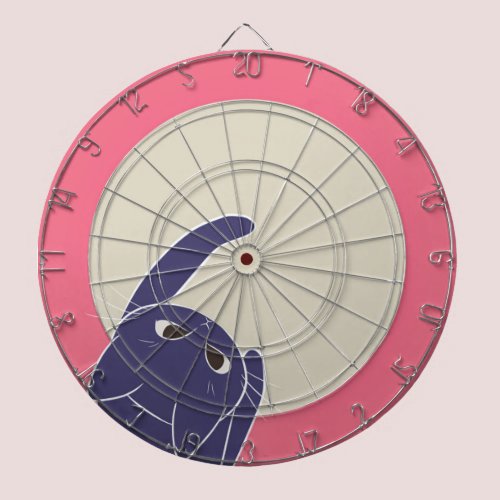 猫とダーツ 下から ダーツボード