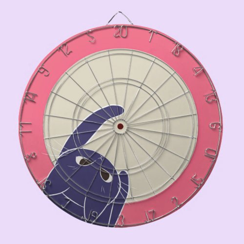 猫とダーツ 下から ダーツボード