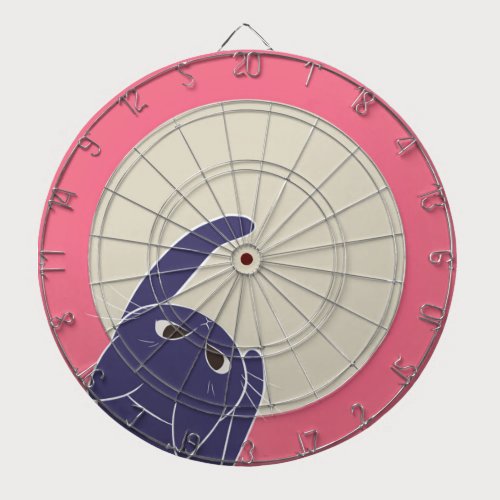 猫とダーツ 下から ダーツボード