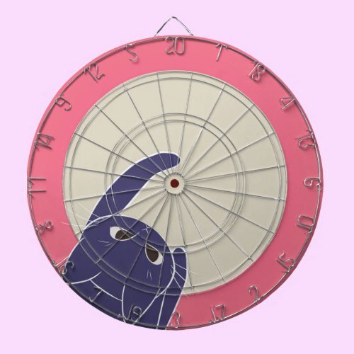 猫とダーツ 下から ダーツボード