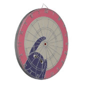 猫とダーツ 下から ダーツボード (正面左)