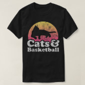 猫とバスケットボールの男性または女性の猫とバスケットボール Tシャツ (デザイン正面)