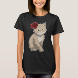 猫とバラの花 Tシャツ