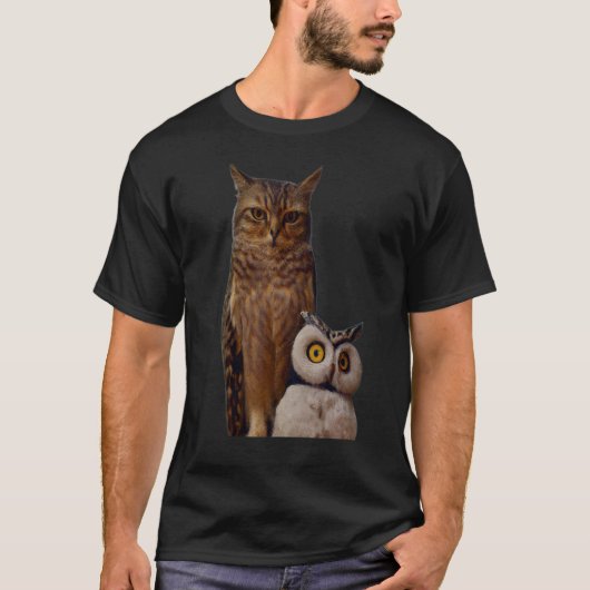 猫とフクロウ 1 Tシャツ (正面)