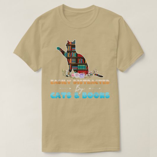 猫とブーに気さくされる猫好き Tシャツ (デザイン正面)