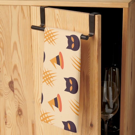 猫とベージュのハロウィンパターン キッチンタオル (三つ折り)