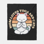 猫とヨガが好きなママ フリースブランケット (正面)