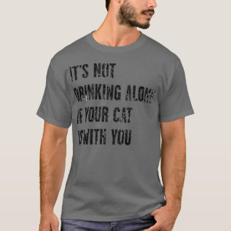 猫と一緒なら飲むのは一人じゃない Tシャツ